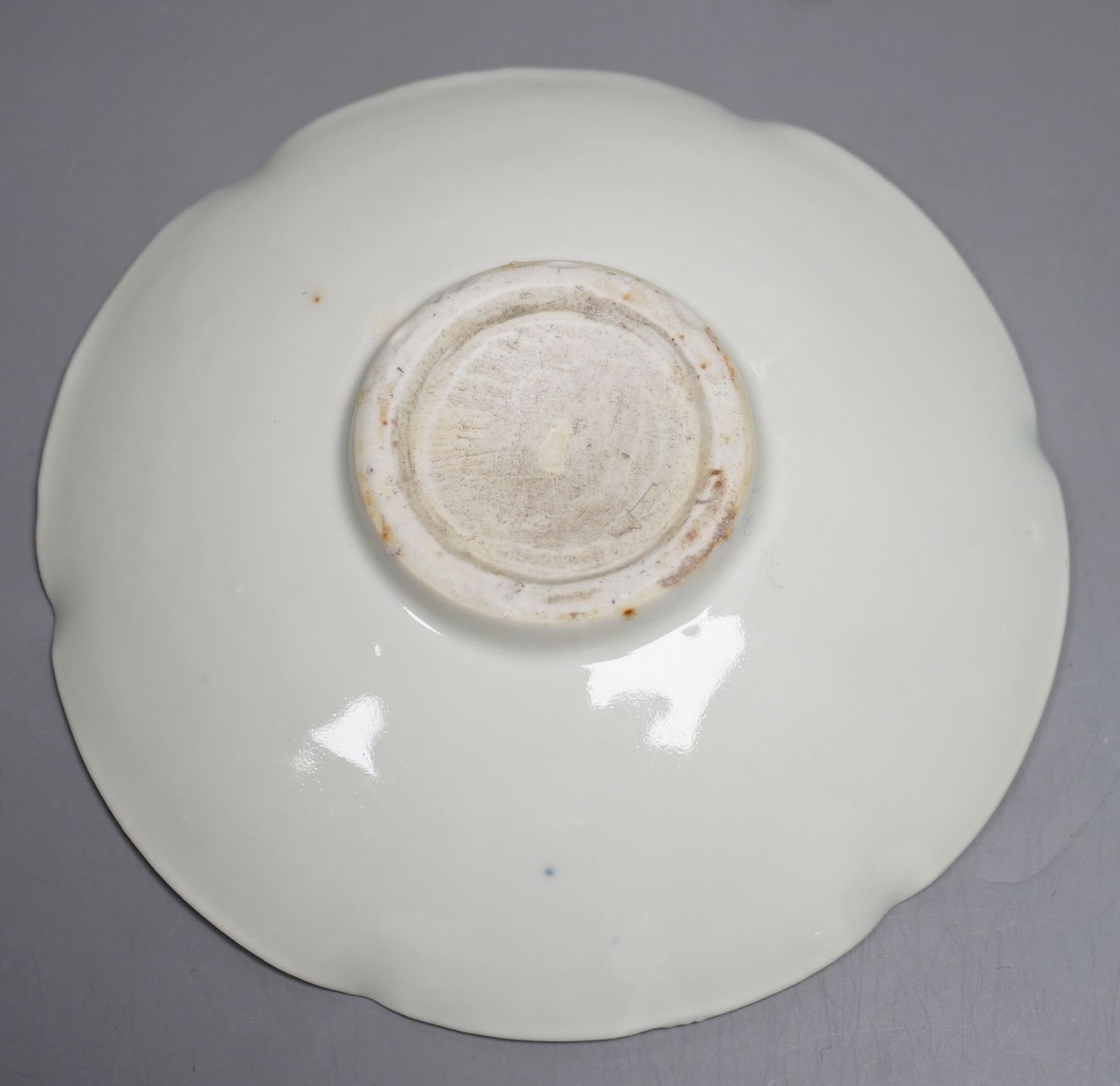 A Chinese pottery ‘lily pad’ dish, 14cm